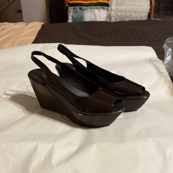 Tapeet Vicini Glossy Black Wedge Sandals brand new - Picture 1 of 6